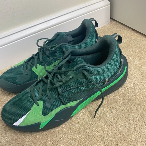Athletic_Shoes